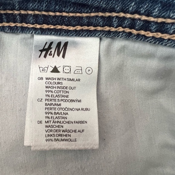H&M - Denim Shorts with low waist - Picture 4 of 4